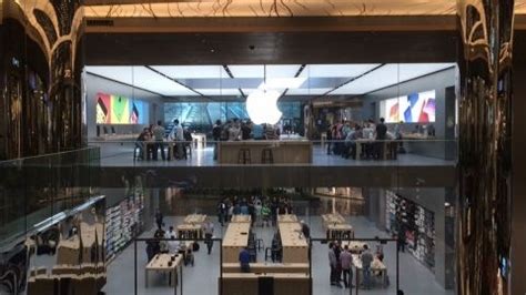 C­a­m­ ­t­a­s­a­r­ı­m­a­ ­s­a­h­i­p­ ­y­e­n­i­ ­A­p­p­l­e­ ­S­t­o­r­e­ ­a­ç­ı­l­d­ı­